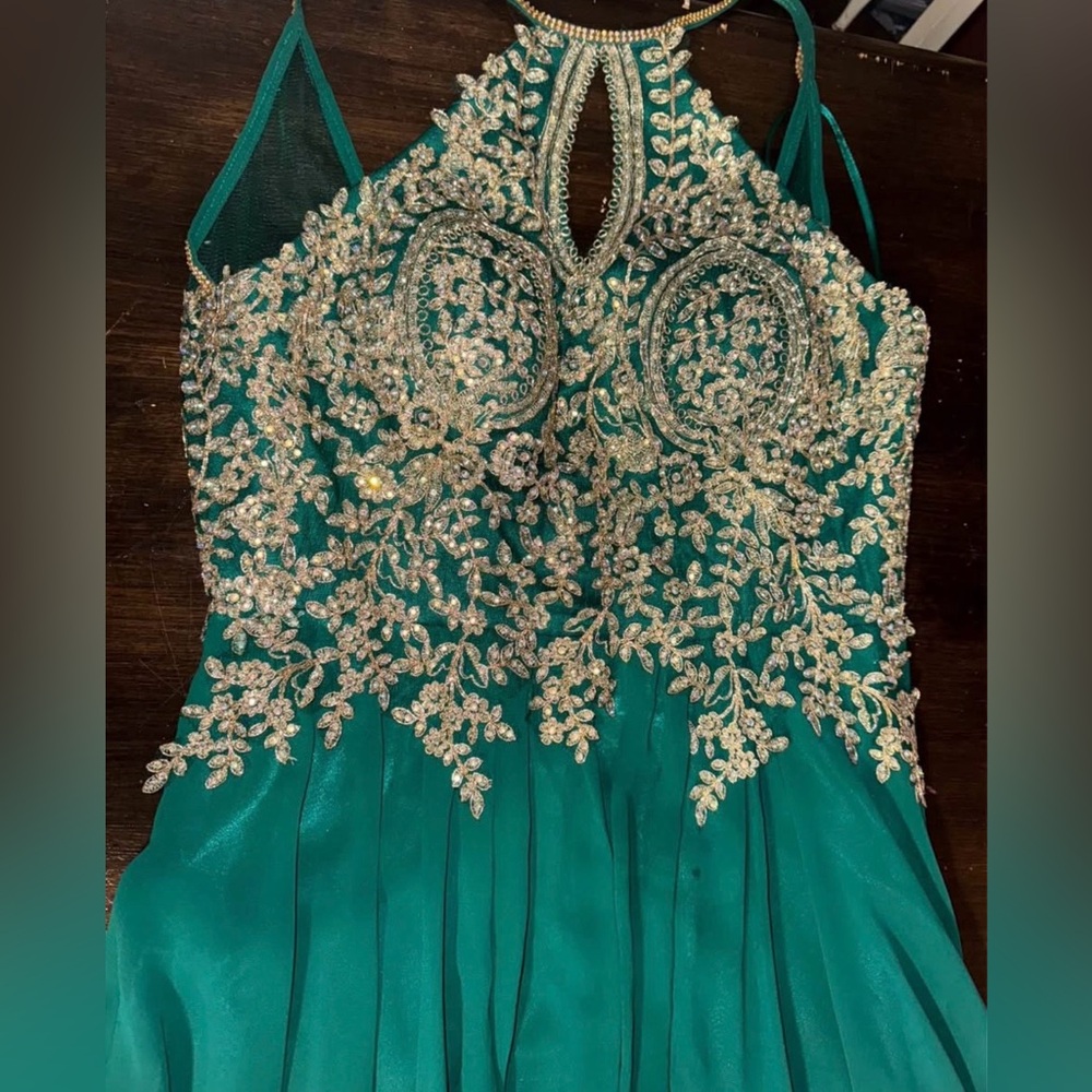 Elegant Green Prom Dress with Gold Embellishments